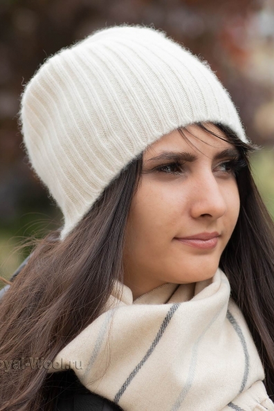 Белая женская шапка из кашемира 750-1-15