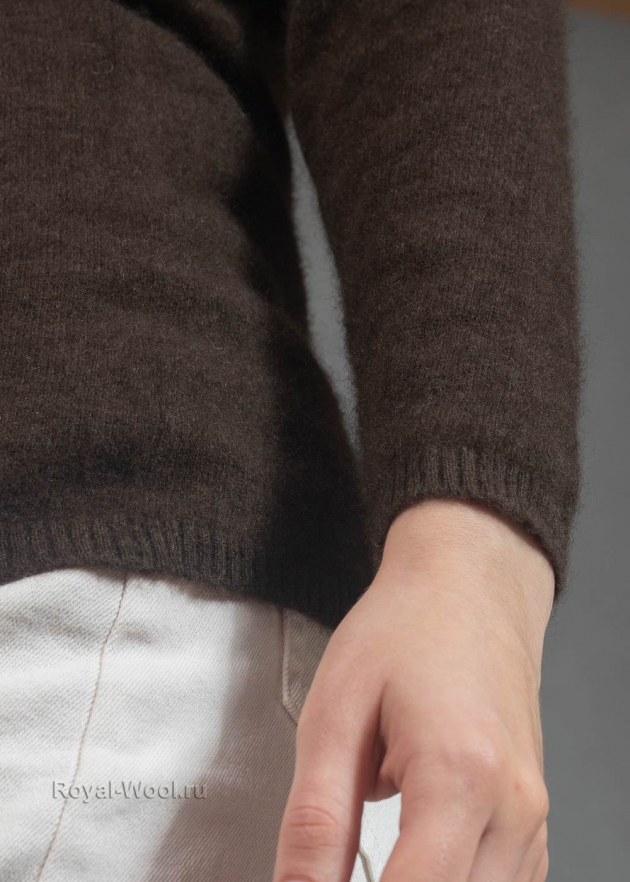 Женский коричневый свитер
