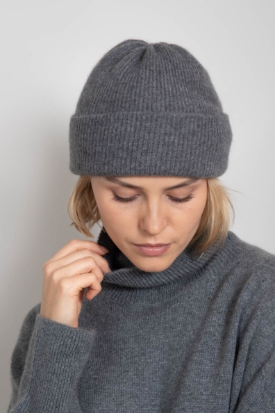 Шапка из кашемира серая с отворотом 750-M-5