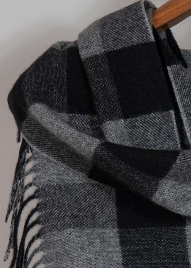 Темно-серый кашемировый шарф фото3