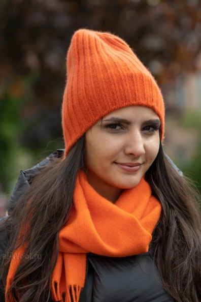Оранжевая шапка бини вязаная 750-1-7