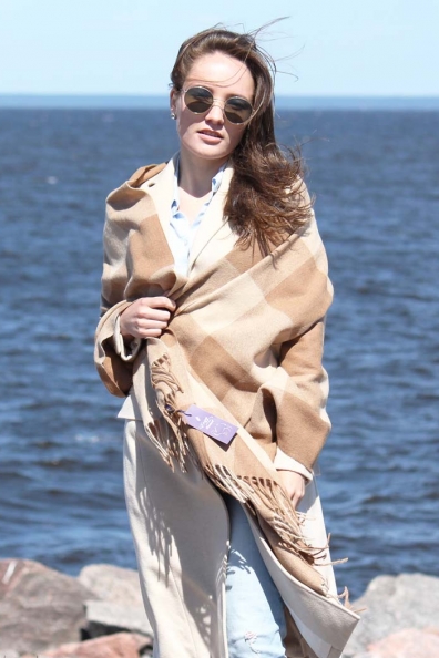 Палантин из верблюжьей шерсти в клетку 113-42