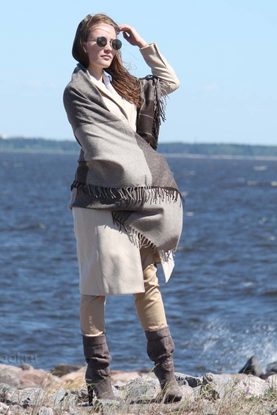 Коричневый платок-палантин в клетку пух яка 1131-3