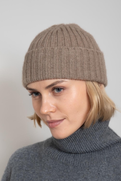 Бежевая шапка из кашемира 750-1-11