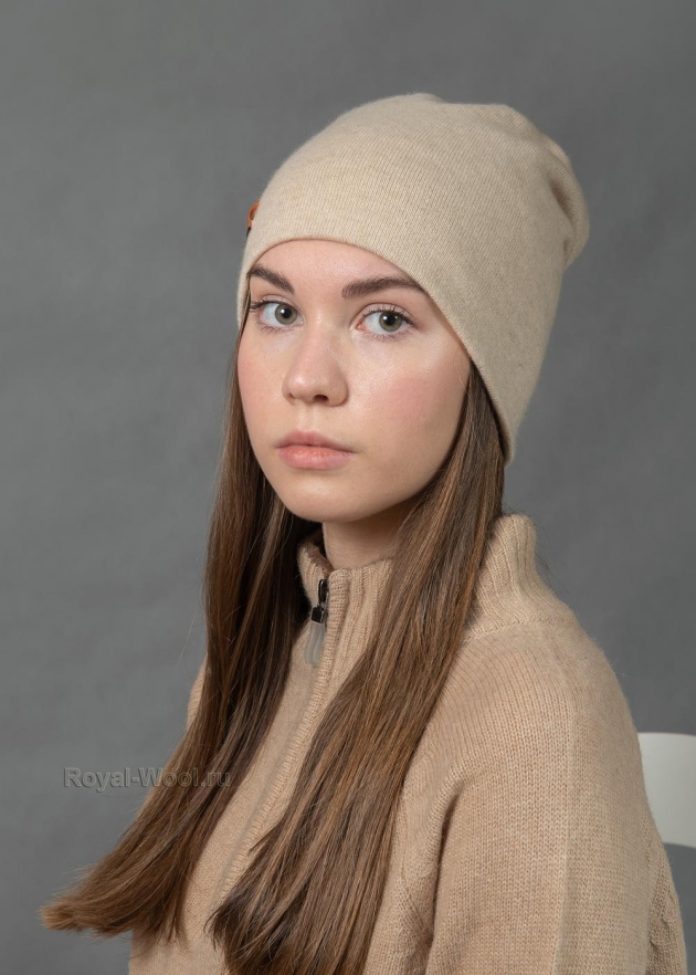 Кашемировая бежевая шапка