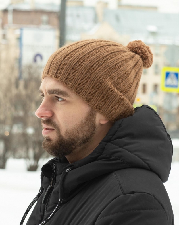 шапка из верблюжьей шерсти с помпоном