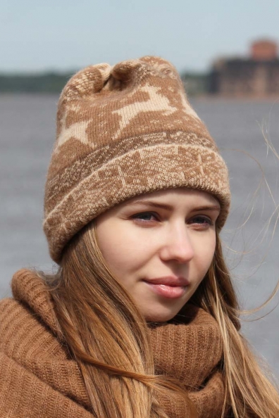 Шапка из шерсти верблюда с рисунком «олени» 193-UL-1