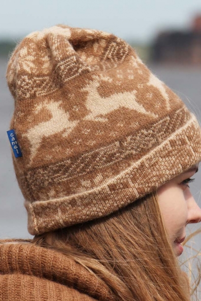 Шапка из шерсти верблюда с рисунком «олени» 193-UL-1