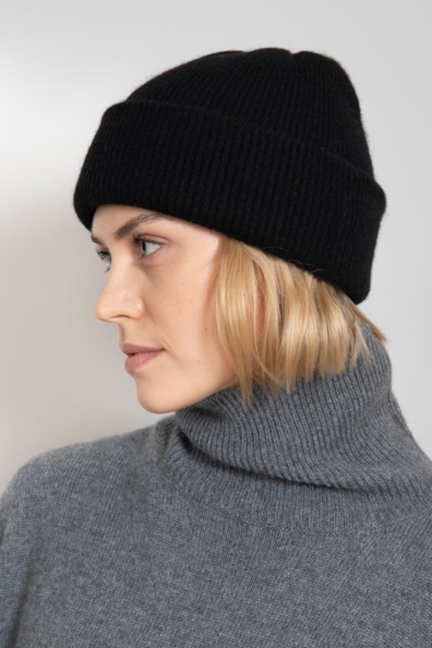 Черная шапка из кашемира 750-2-3
