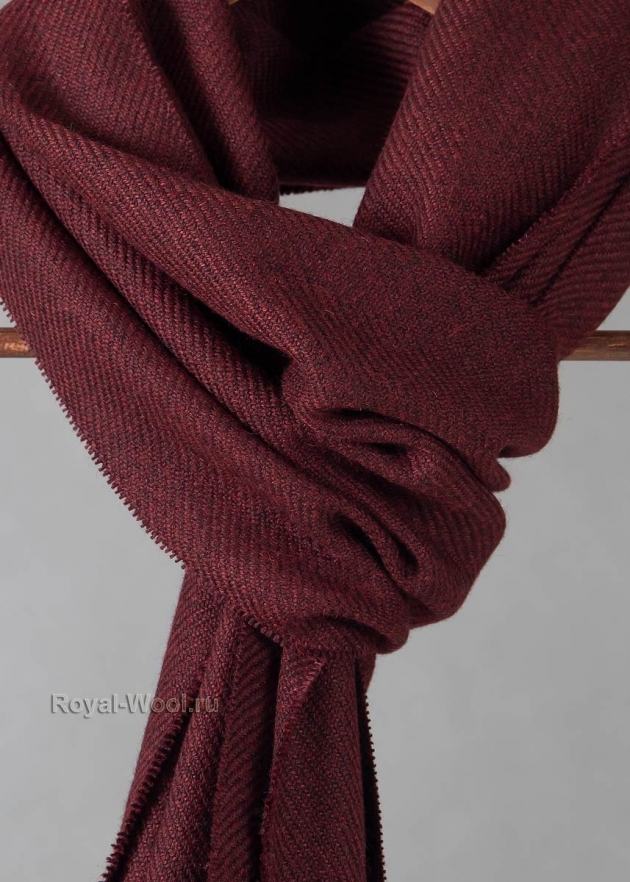 Шерстяной бордовый шарф