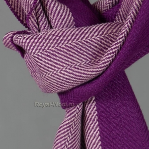 Шерстяной фиолетовый шарф