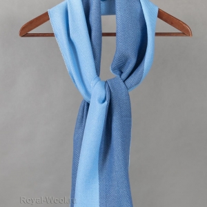 Светло-голубой шарф шерсть