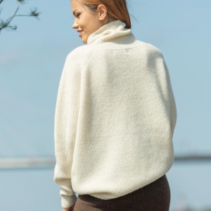 теплый женский шерстяной свитер