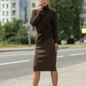 Шерстяной свитер женский коричневый