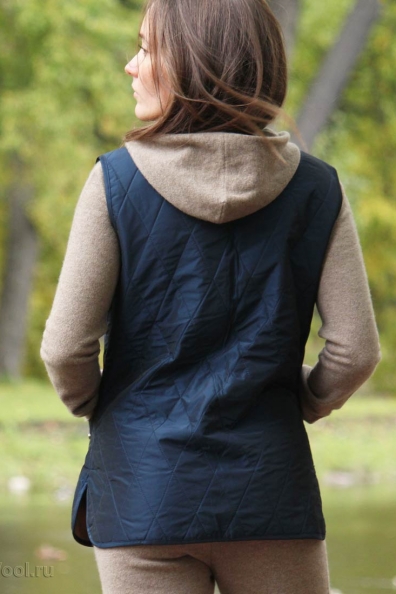 Стеганый жилет из верблюжьей шерсти арт.104-1