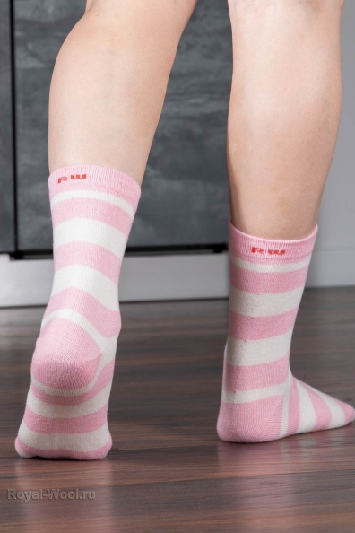 Розовые шерстяные носки вязаные в полоску 1113-9