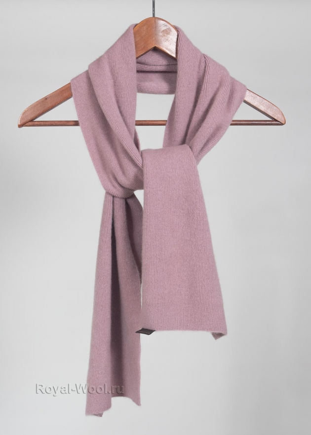 Розовый трикотажный шарф