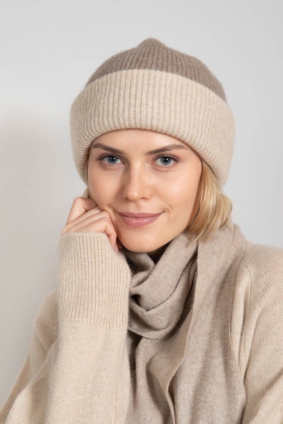 Бежевая вязаная двухсторонняя шапка из кашемира 750-4-27