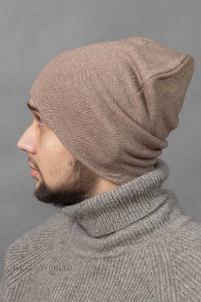 Бежевая мужская тонкая шапка 197-11