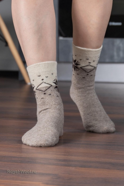 Серые тонкие шерстяные носки «снежинка» 1113-29