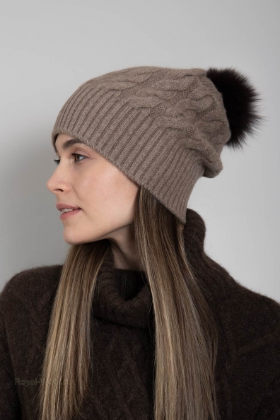 Бежевая шапка из кашемира в косичку 750-4-35