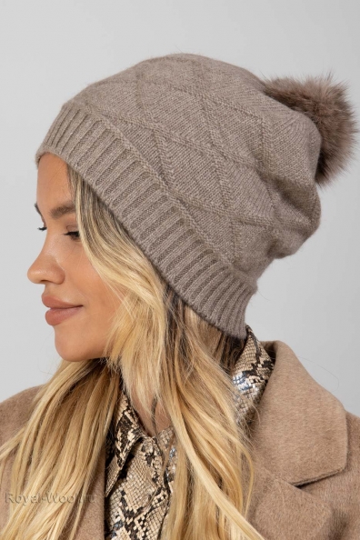 Бежевая шапка с помпоном 750-2-11