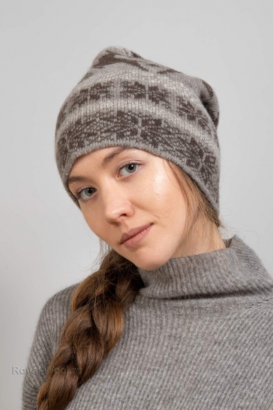 Шапка теплая с оленями из шерсти яка и ягнят 195-UL-9