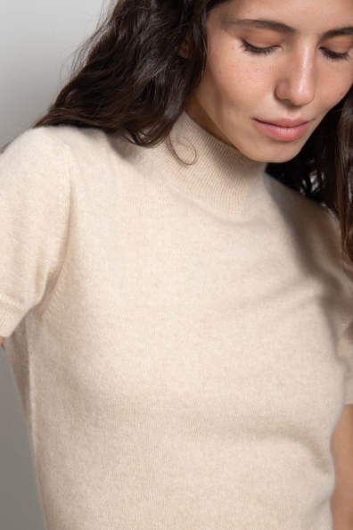 Джемпер светлый с коротким рукавом 702-M