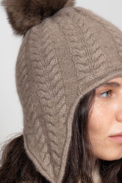 Кашемировая шапка с ушками темно-бежевая 750-4BB-4