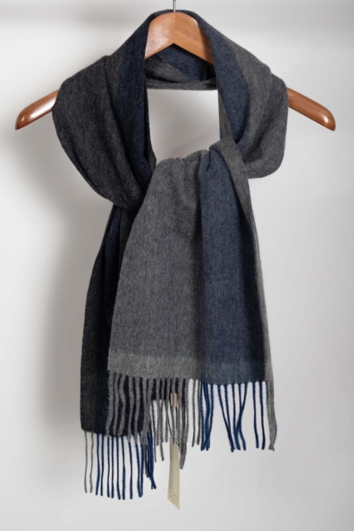 Шарф из шерсти ягнят серый синий 490-8T-4W