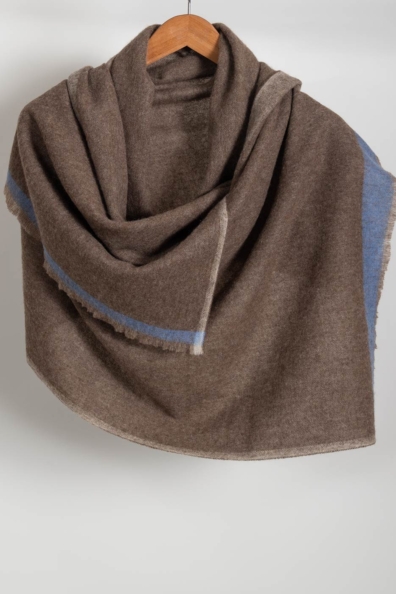 Палантин бежевый с голубой полосой 70×200 1131-21-1