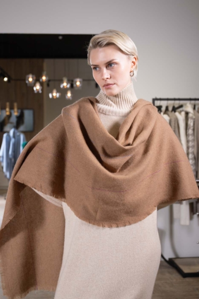 Палантин из верблюжьей шерсти однотонный 113-45