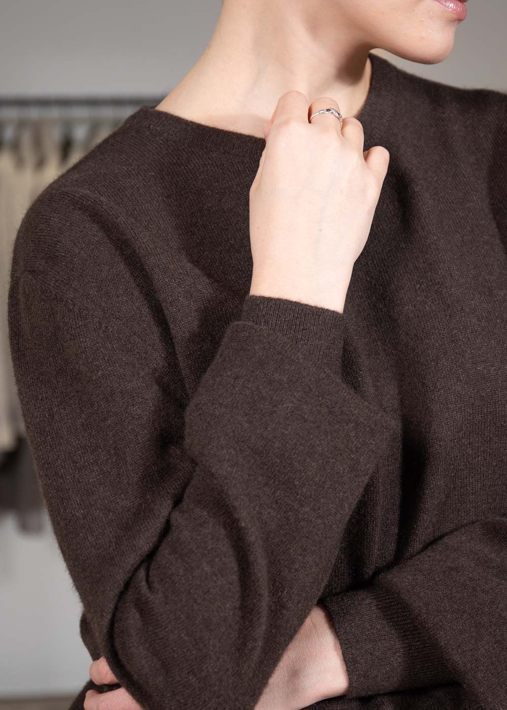 korichnevyj-zhenskij-dzhemper-puh-yaka-1911-21w-1 (1) Коричневый джемпер пух яка фото5