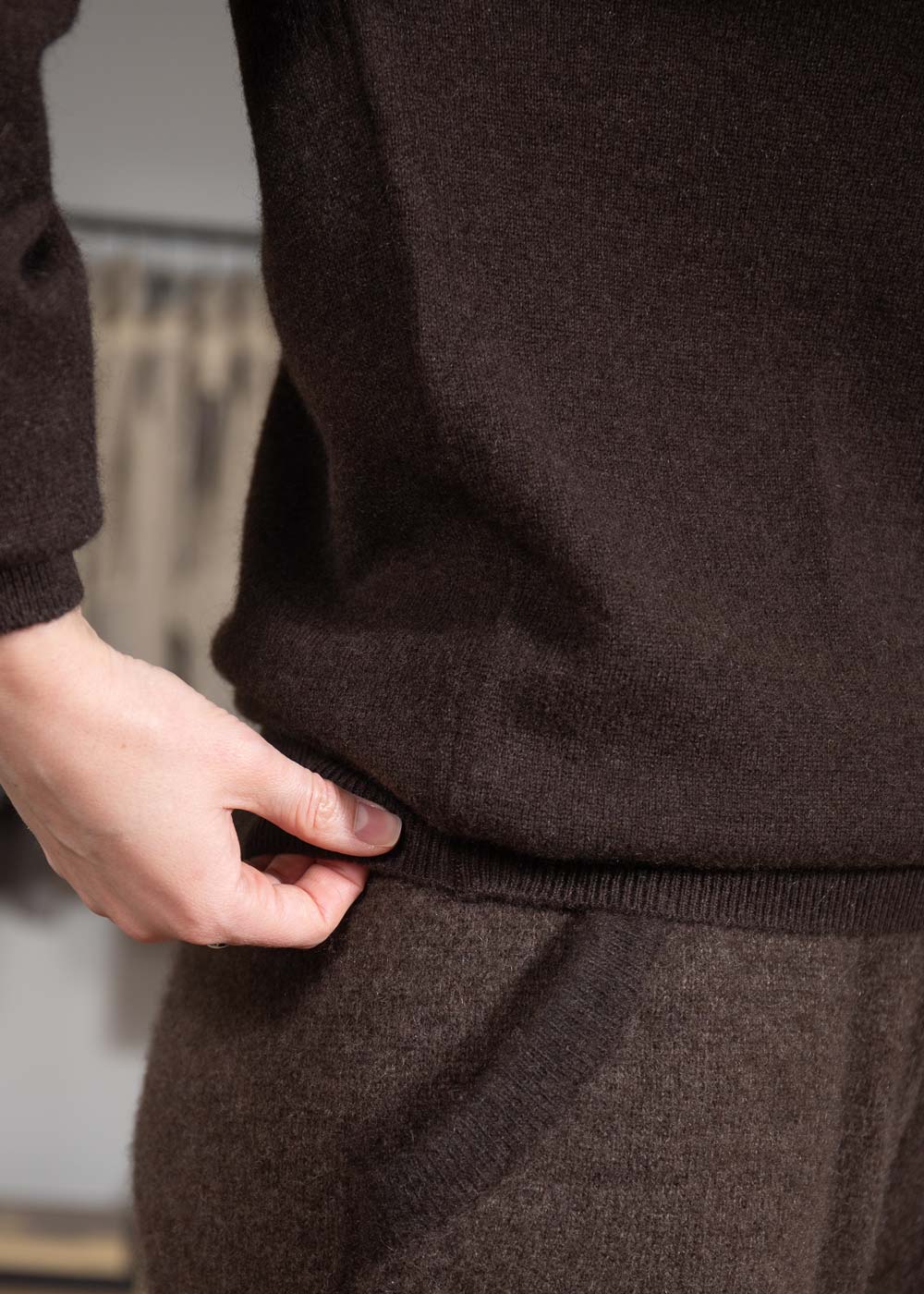 korichnevyj-zhenskij-dzhemper-puh-yaka-1911-21w-1 (6) Коричневый джемпер пух яка фото4