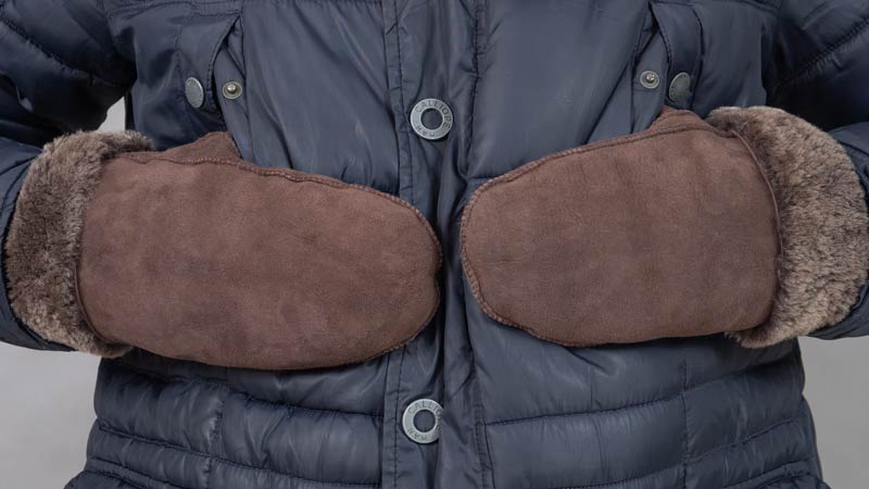 Варежки из овчины коричневые