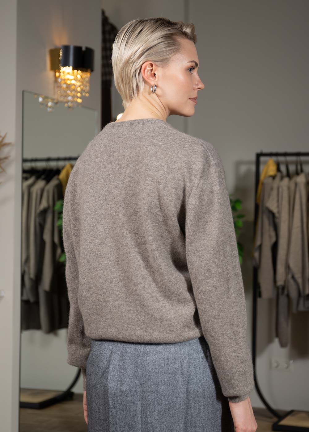 seryj-zhenskij-dzhemper-puh-yaka-1911-21w-2 (4) Женский серый джемпер пух яка фото4